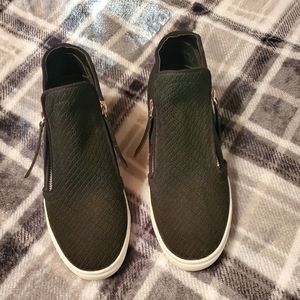 Black nylon knit wedge slip-on shoes